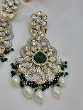Load image into Gallery viewer, Alishba earrings - Green
