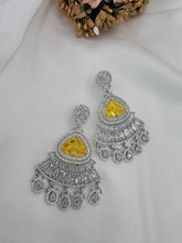 Load image into Gallery viewer, Aalia earrings - Yellow
